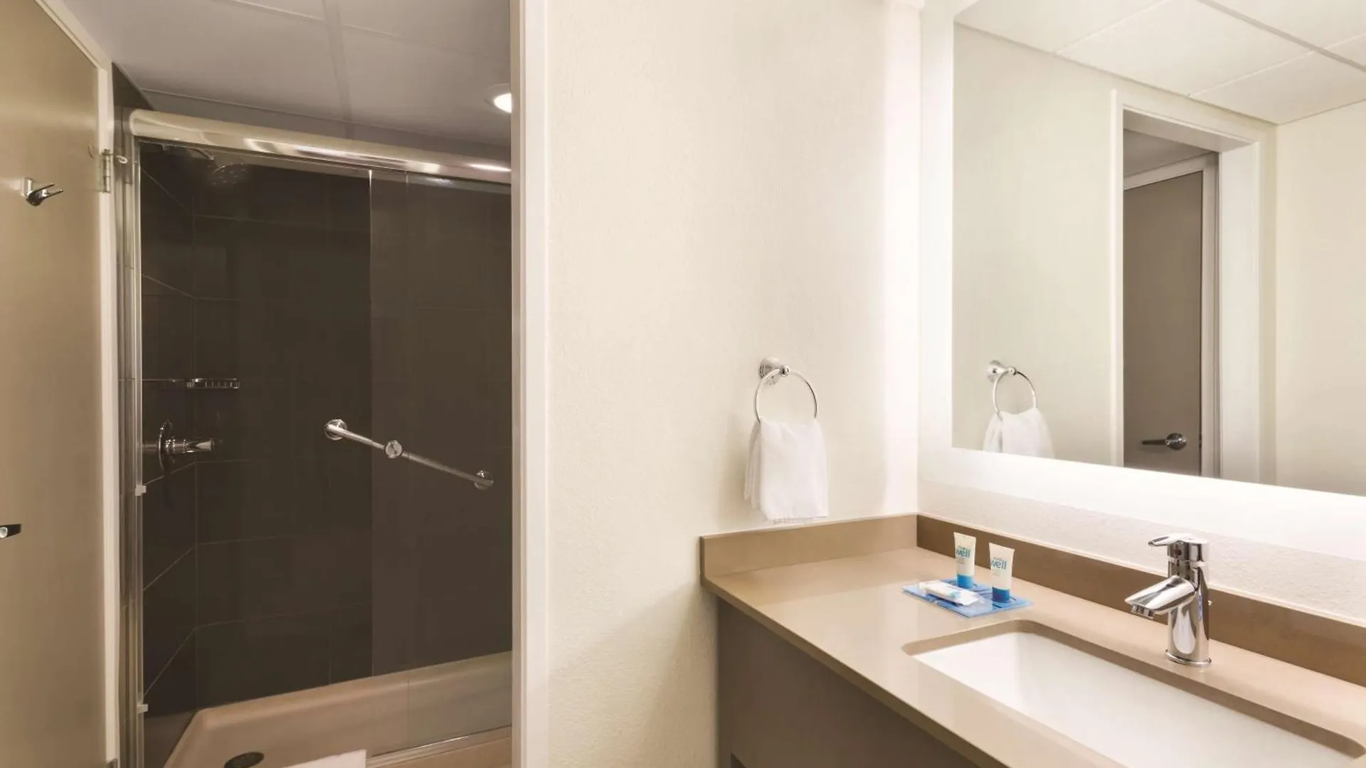 Hotel Clt Sky Suites Charlotte